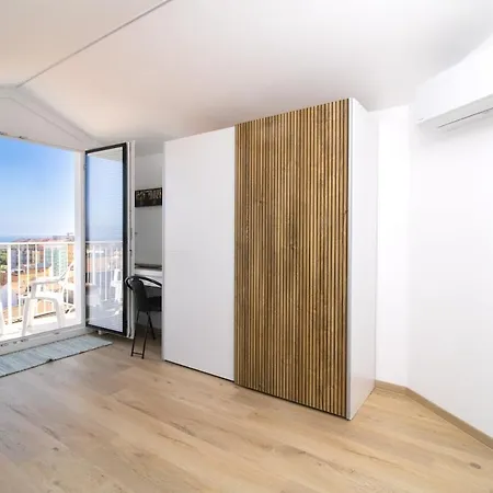 아파트 Balcone Sul Mare Wi-fi Aria Condizionata